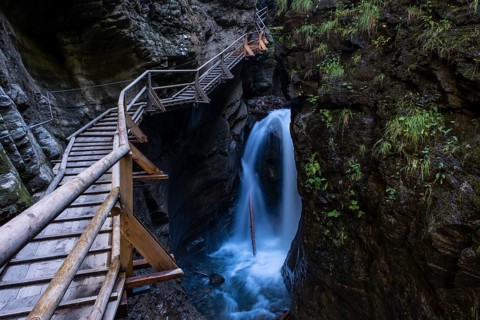 Wooden trail through the Ragga Gorge