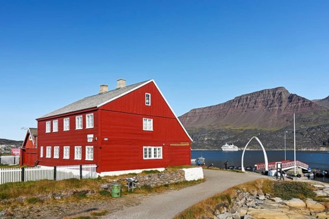 Museum at the landing stage for boats with jetty and archway made of whale jaw bone