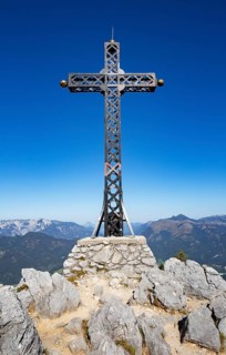 Franz Josef Kreuz am Berggipfel