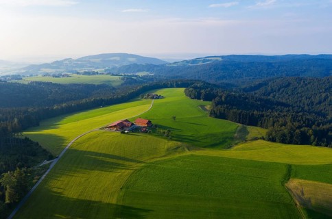 Cultural landscape at the Mondseeberg with Einoedhof