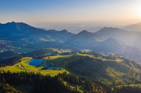 Sudelfeld with the Walleralm reservoir and Sudelfeldkopf
