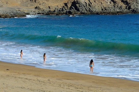 Bathers at the beach of Quebrada de la Huaca