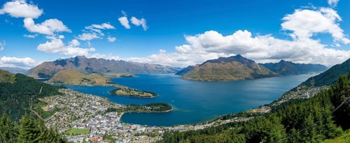 View of Lake Wakatipu and Queenstown