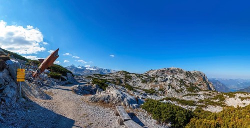 Dachstein Hai on the Heilbronn circular hiking trail with views of the Hohe Dachstein