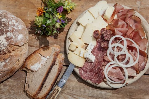 Brettljause with bacon
