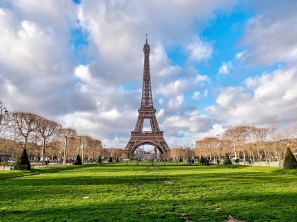 Eiffel Tower photographed by the Champ de Mars