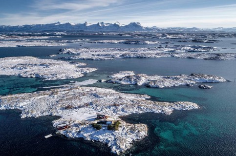 Snowy mountain range Seven Sisters