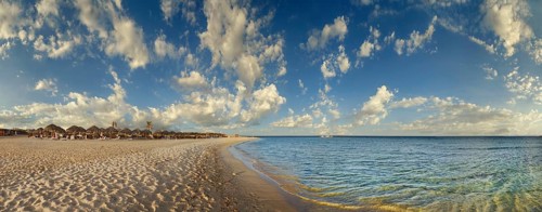 Sandy beach beach and coral reef Abu-Dabbab