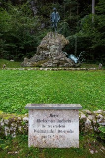 Kaiser hunting statue in Kaltenbach