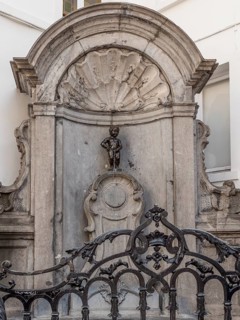 Fountain and fountain figure Manneken Pis