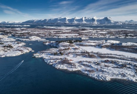 Snowy mountain range Seven Sisters