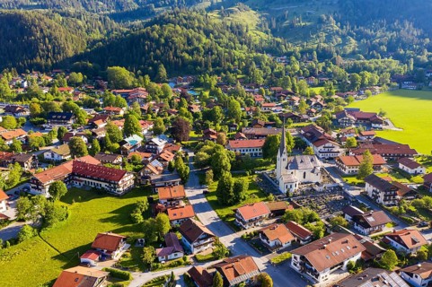 Bayrischzell with parish church St