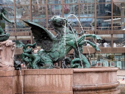 Bronze figure from Mendebrunnen