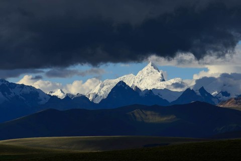 Mountain range of the Cordillera Blanca under dark clouds