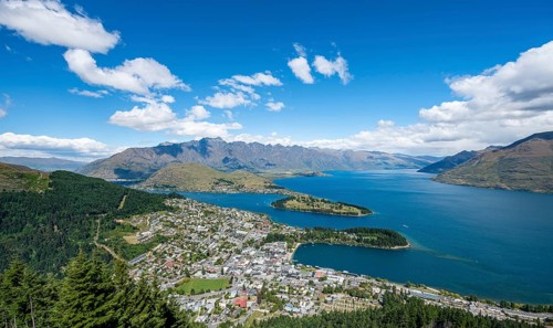 View of Lake Wakatipu and Queenstown