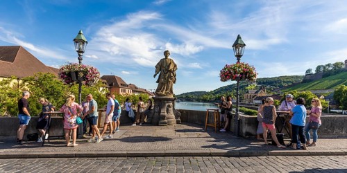 Serving Franconian wine at bar tables