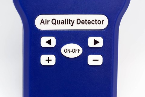 Measuring device for checking the quality of indoor air in offices