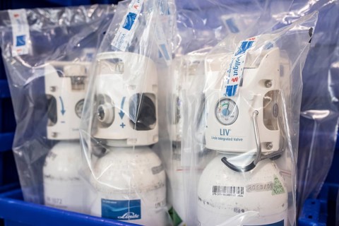 Oxygen cylinders for respirators