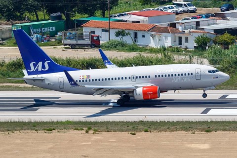 A Boeing 737-700 of SAS
