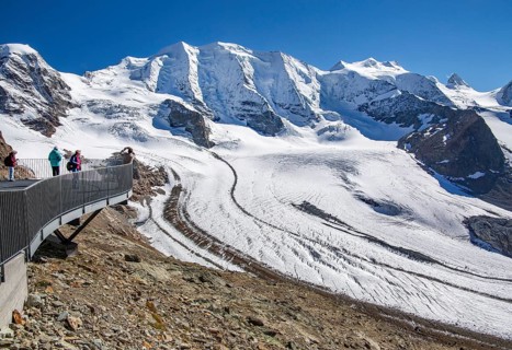 Panoramic terrace on the Diavolezza with Piz Palue and Persglacier