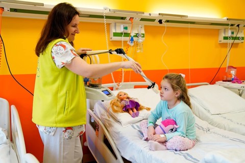 Treatment of a paediatric patient in a paediatric ward in a hospital by inhalation