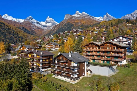 Autumn atmosphere in the holiday and health resort of Ovronnaz