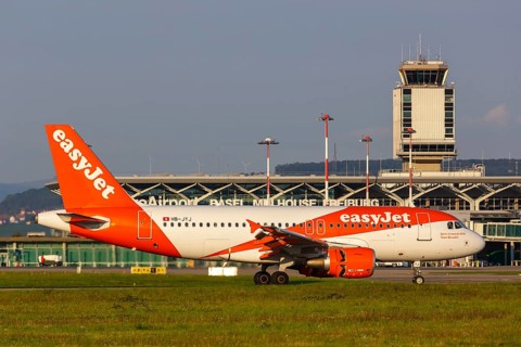 An EasyJet Switzerland Airbus A319 with the registration number HB-JYJ at EuroAirport Basel Mulhouse