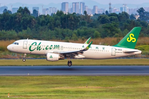 An Airbus A320 aircraft of Spring Airlines with registration number B-6821 at Chengdu Airport