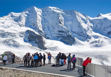 Panoramic terrace on the Diavolezza with Piz Palue and Persglacier