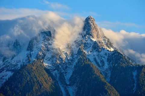 Clouds at the summit Pierre Avoi