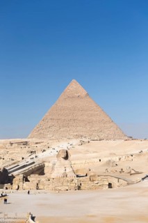 The pyramid of Khafre with the Sphinx