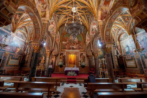 Tabernacle on decorated ceiling
