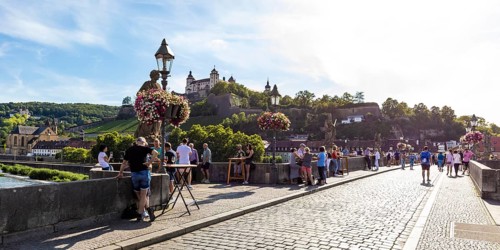 Serving Franconian wine at bar tables