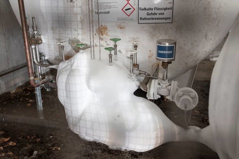 Oxygen tank