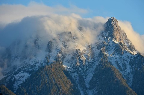 Clouds at the summit Pierre Avoi