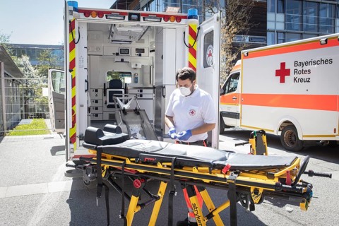Paramedic cleans stretcher in front of Agatharied hospital
