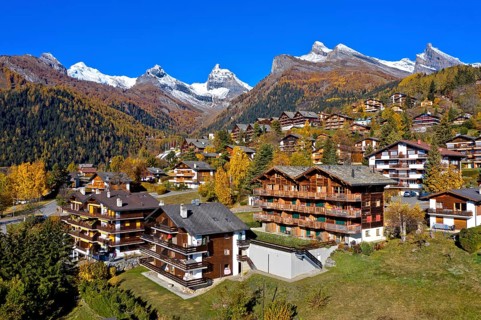 Autumn atmosphere in the holiday and health resort of Ovronnaz