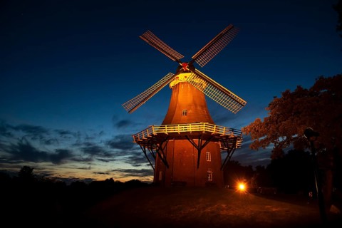 Illuminated Greetsiel twin mills