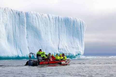 Zodiac dinghy on the way to table icebergs
