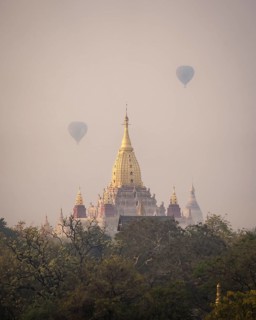 Ananda Temple with two balloons