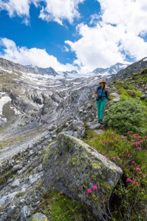 Hiker on the descent from Schoenbichler Horn to the Berliner Huette