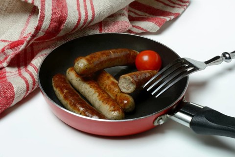 Nuremberger Rostbratwurstchen in pan