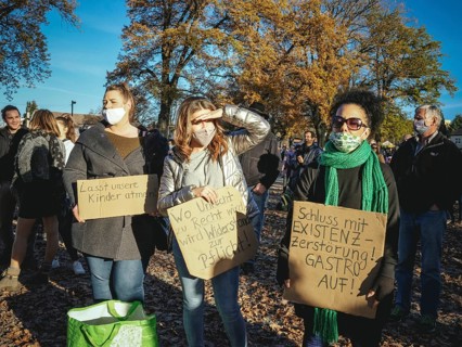 Demonstration against corona measures of the Querdenken-Buendnis on 14.11.2020 in Schrobenhausener Strasse