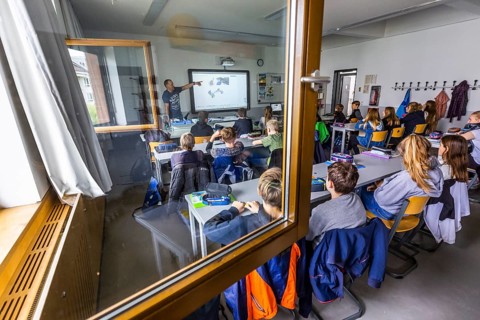 Teaching physics with open windows in an 8th grade class at the Robert-Havemann-Gymnasium in Karow