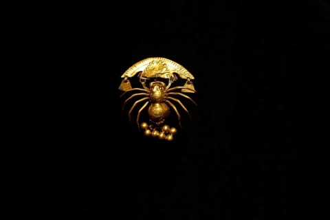 Burial gift of gold