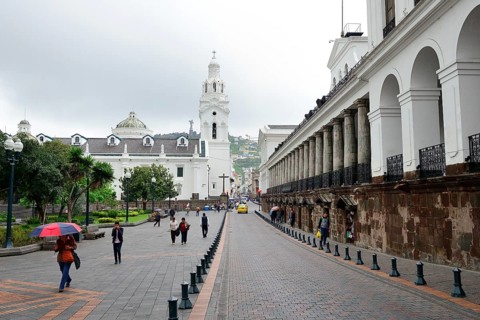 Seat of government Palacio de Carondelet and Catedral Metropolitana at the Plaza Central