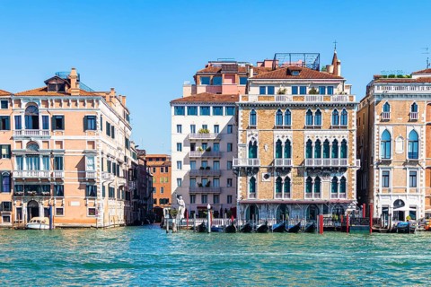 Historic house facades and parked gondolas in the Canale Grande