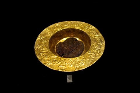 Burial object of gold