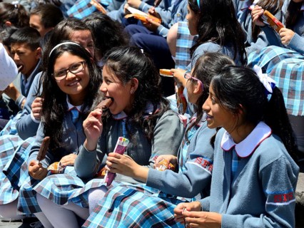 School class eating ice cream on the steps of the cathedral