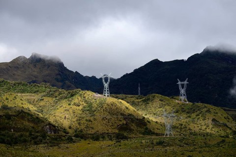 High voltage power line